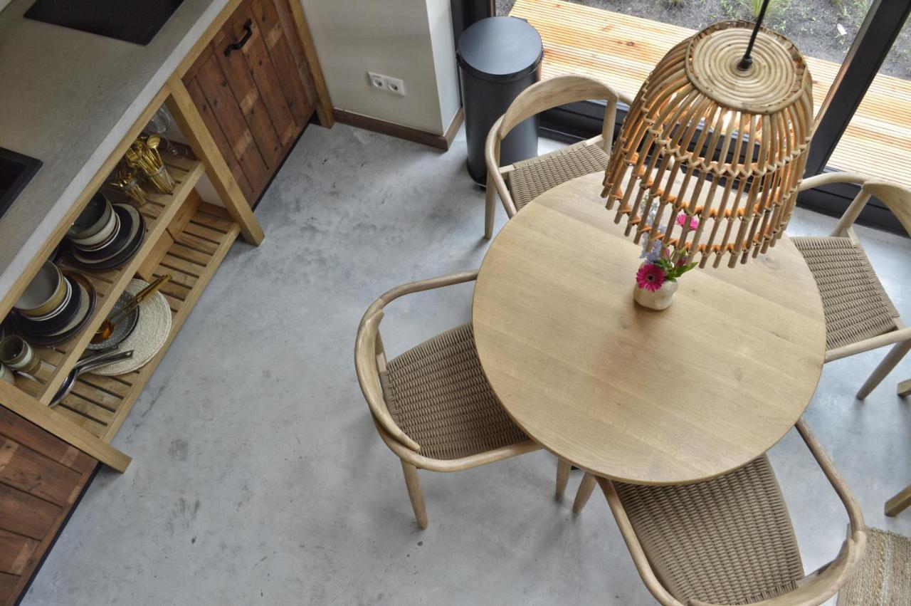 Van Heeckeren Apartments & Suites Buren 比伦 外观 照片